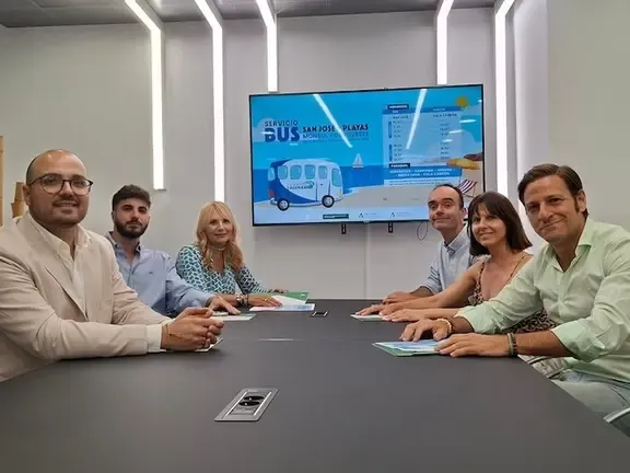 Organizan el servicio de bus desde San José a las playas del Parque Natural Cabo de Gata-Níjar