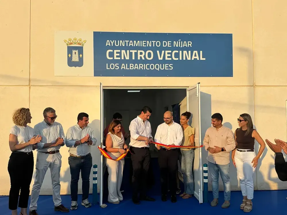 El alcalde de Níjar inaugura el nuevo centro vecinal de Los Albaricoques