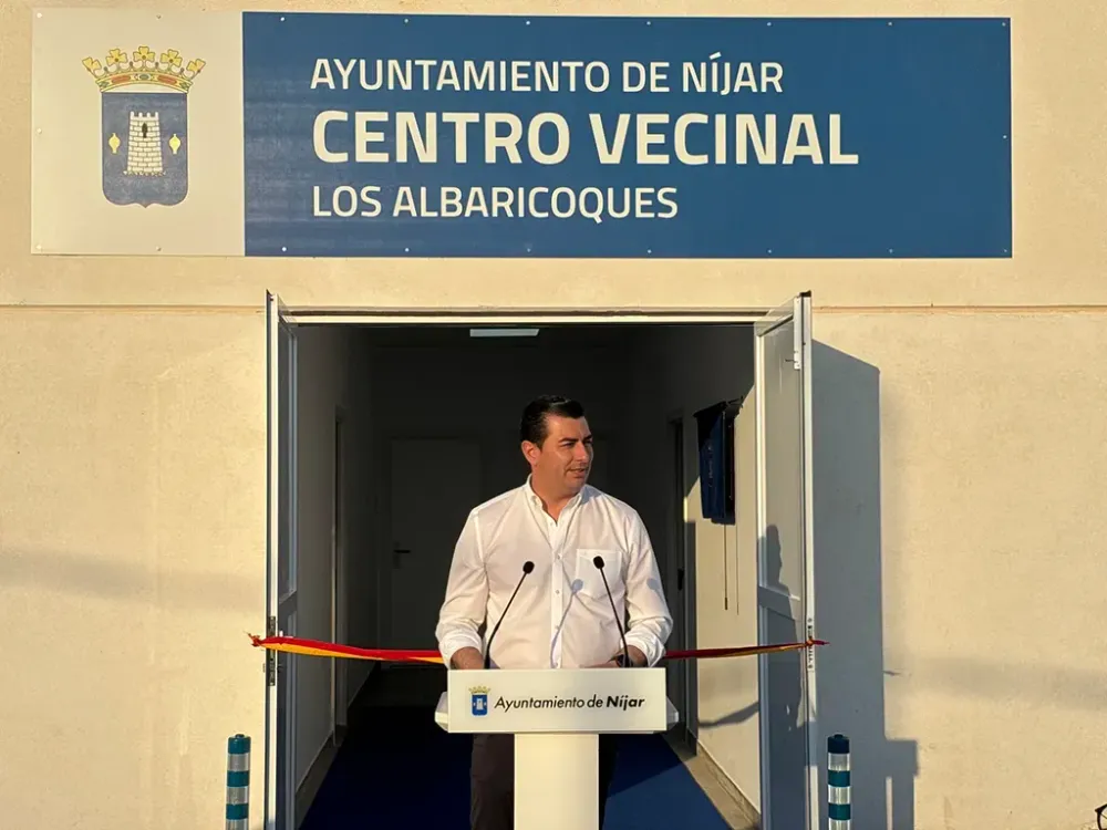 El alcalde de Níjar inaugura el nuevo centro vecinal de Los Albaricoques