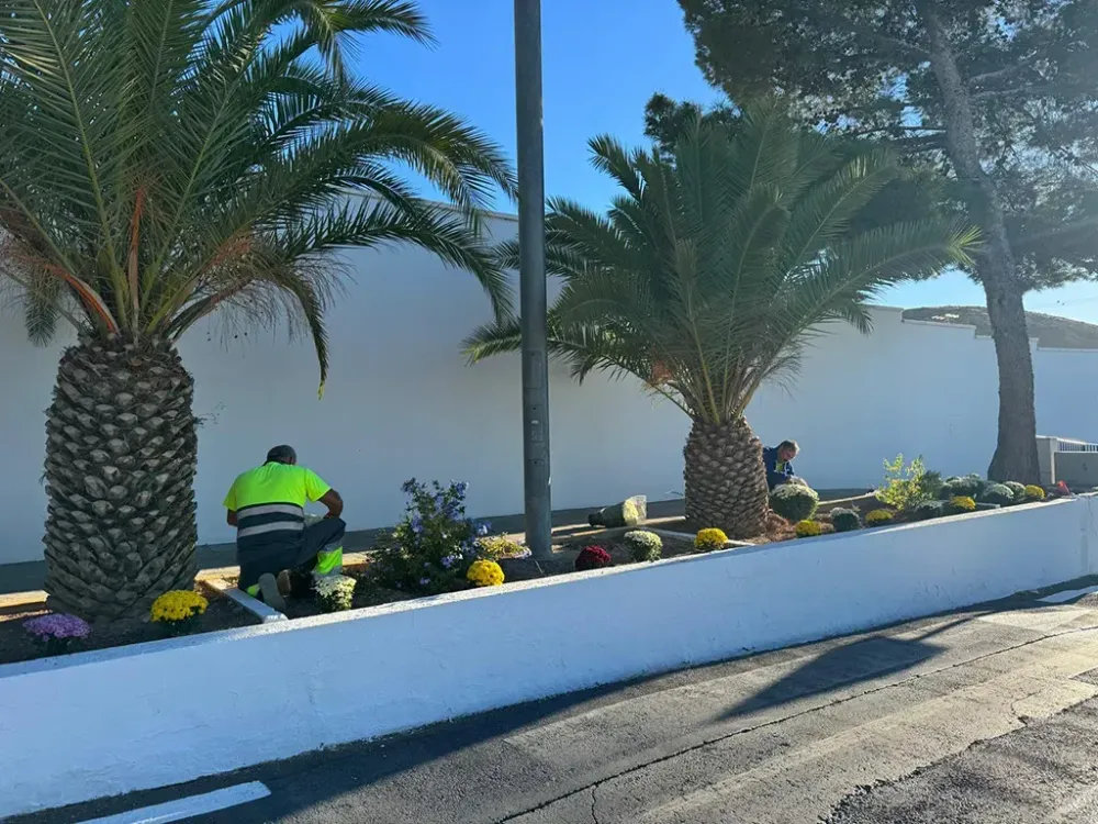 Puesta a punto de los cementerios nijareños para el Día de Todos los Santos