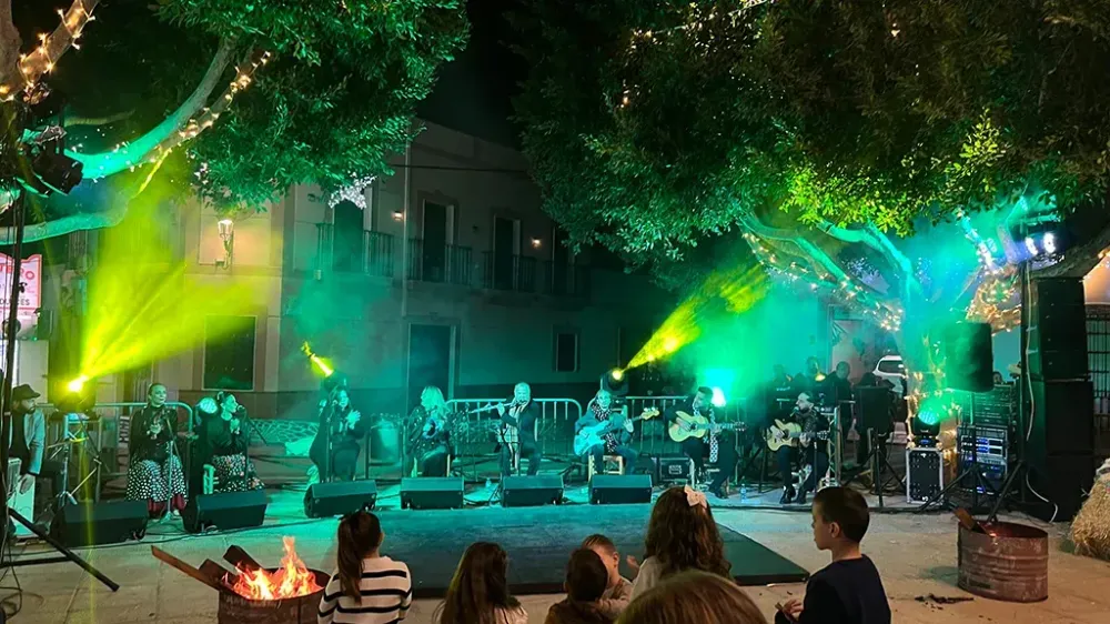Fernán Pérez acoge el encendido ‘mágico’ del alumbrado navideño de Níjar