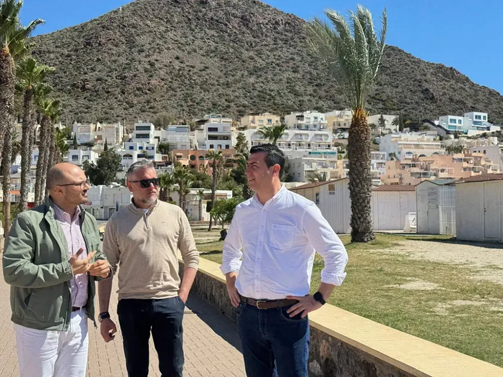 Limpieza de playas en el Parque Natural Cabo de Gata-Níjar: el Ayuntamiento retira 7 toneladas de residuos en sólo dos meses