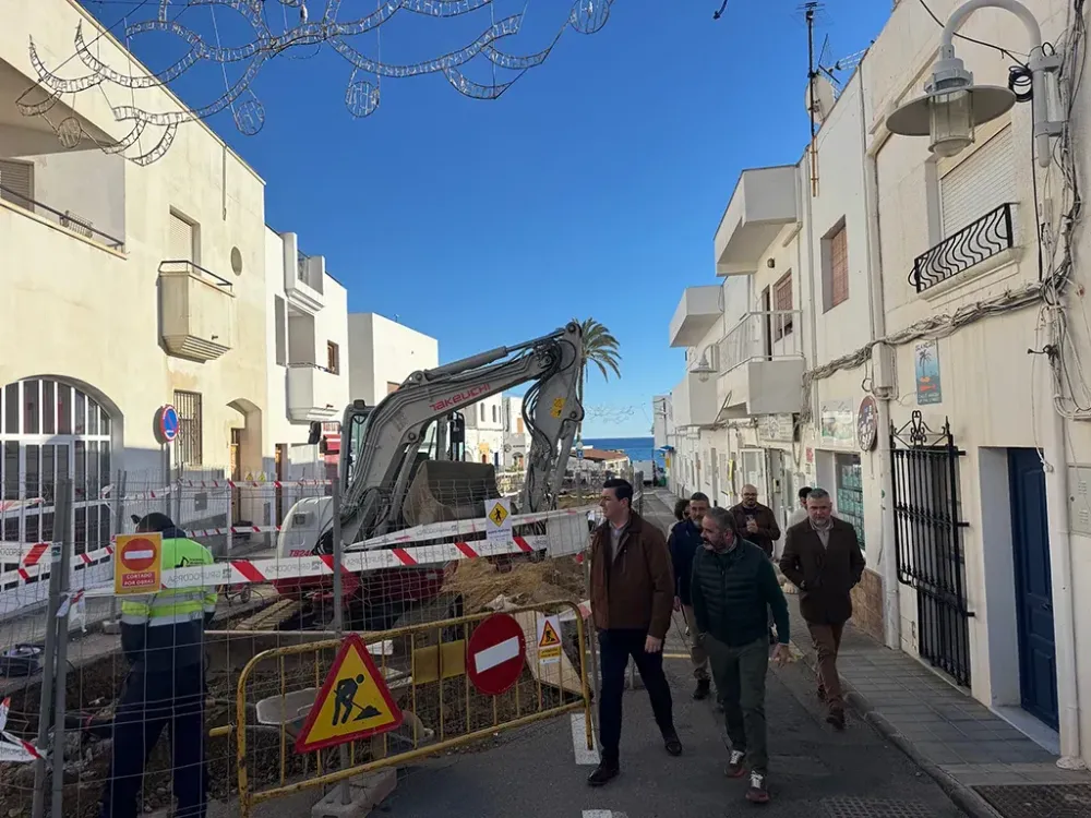 Obras en Las Negras para mejorar espacios públicos, peatonalizar calles y embellecer el centro del pueblo