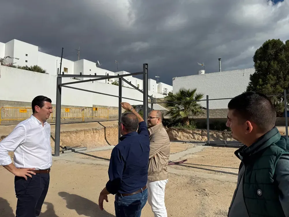 El Ayuntamiento de Níjar inicia la construcción de un centro polivalente en Los Albaricoques para uso y disfrute de los vecinos