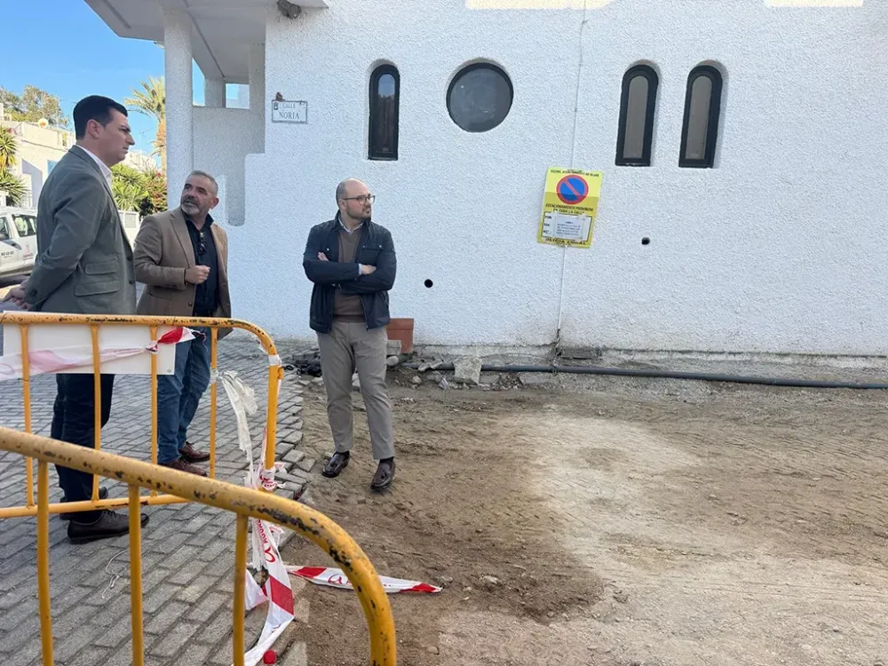 Avanzan las obras de mejora en varias calles de Agua Amarga
