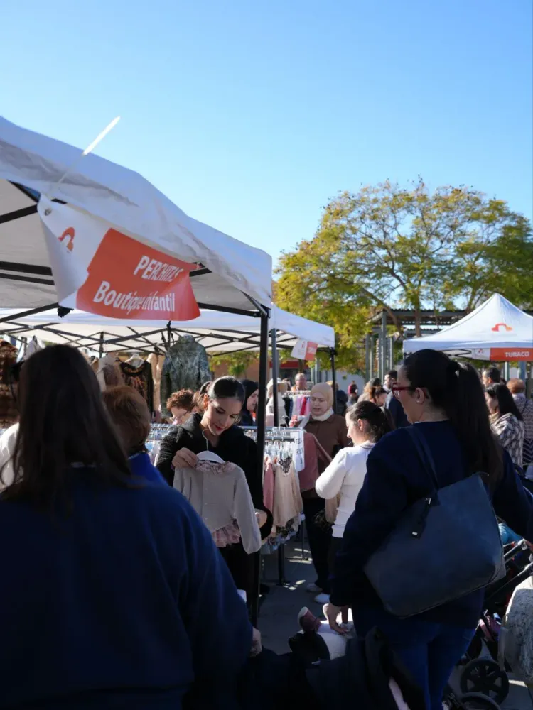 Los 300 ‘superhéroes’ de Níjar corren la San Silvestre y los comerciantes de Campohermoso celebran su fiesta local