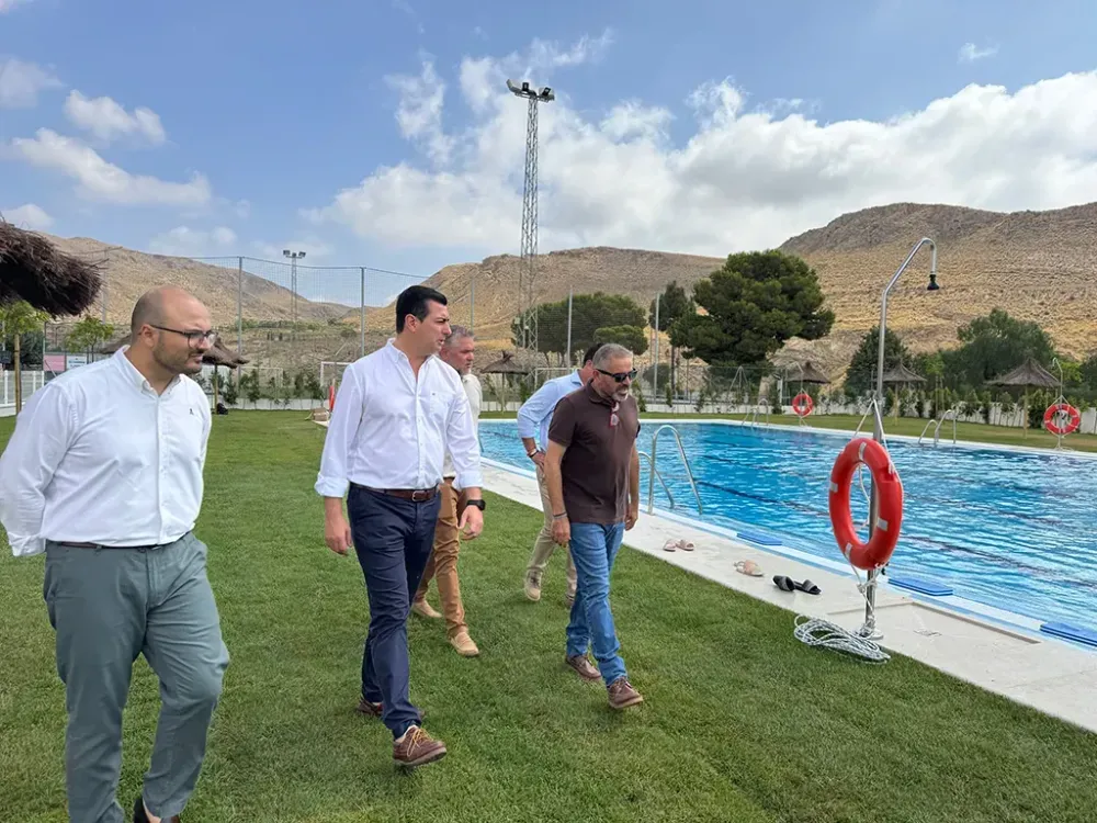 La Villa de Níjar disfruta ya de una piscina municipal totalmente renovada