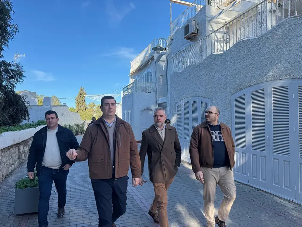 Avanzan a buen ritmo las obras de mejora en varias calles de Agua Amarga