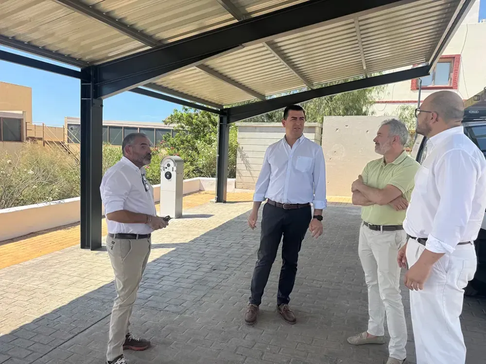 El alcalde de Níjar visita las obras ya finalizadas de las plazas de Los Albaricoques y Rodalquilar