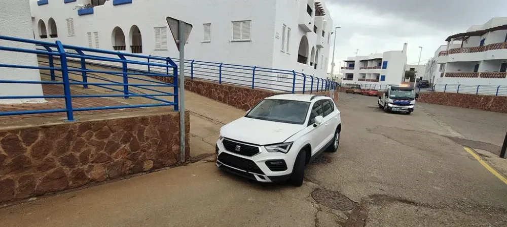 Recuperado en la Isleta del Moro un coche robado en Málaga