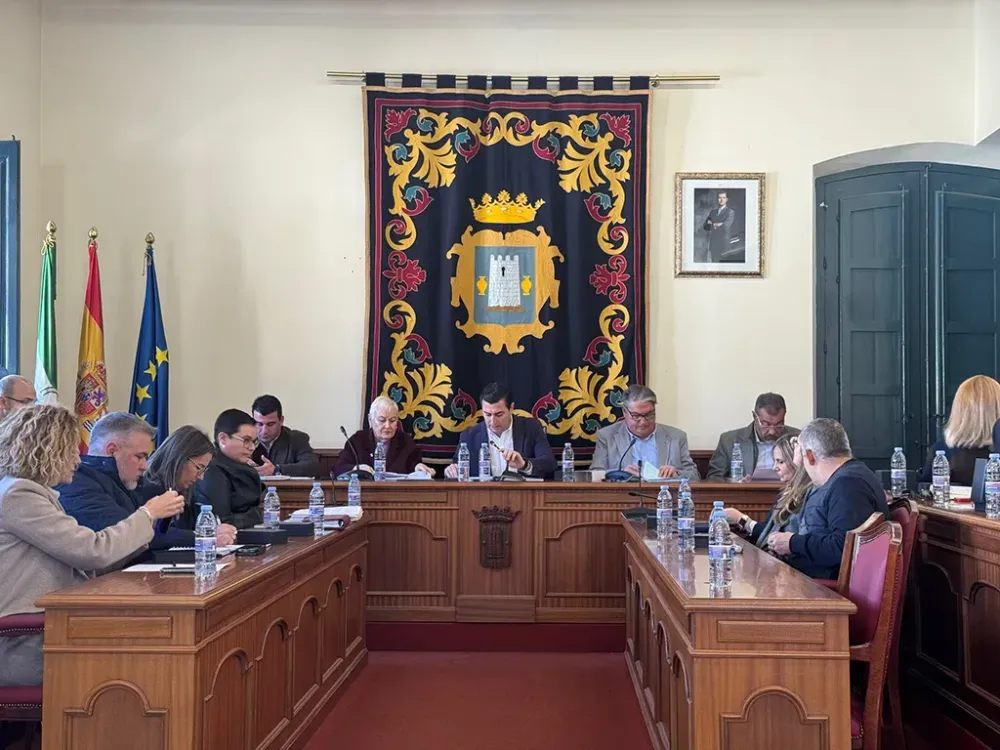 Níjar refuerza su identidad como municipio aprobando su himno y su bandera