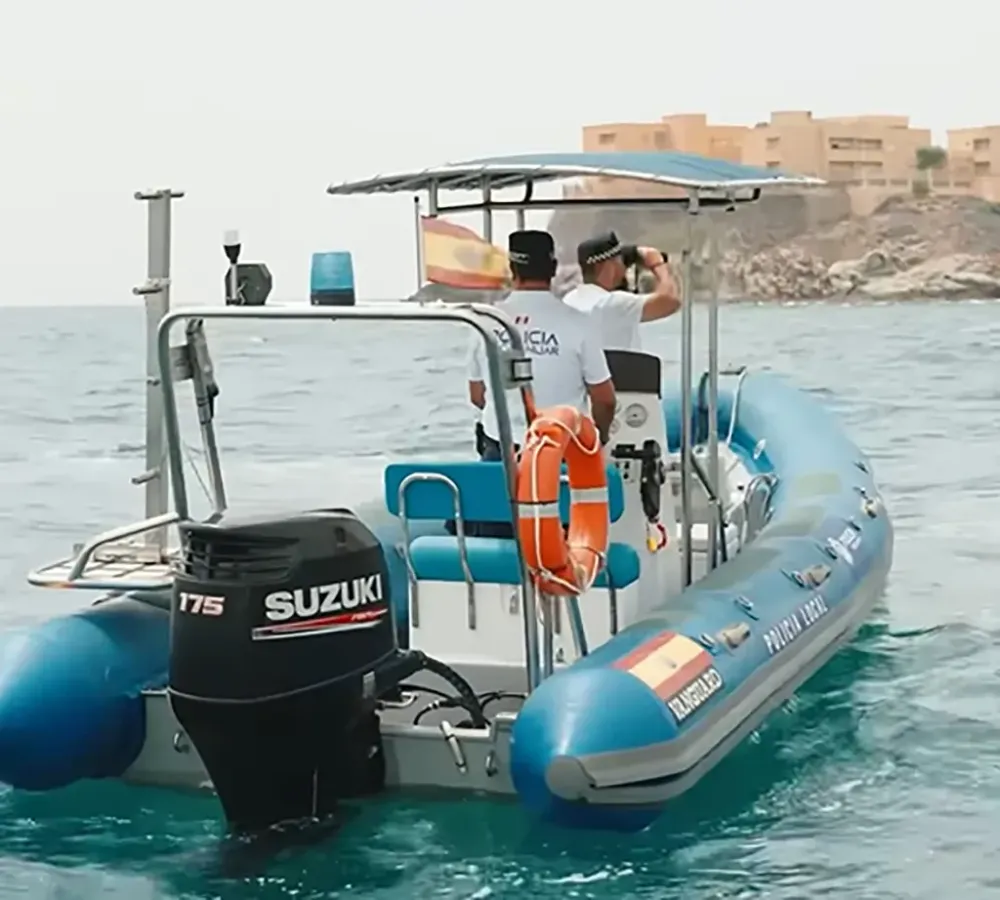 La Policía Local de Níjar vuelve a patrullar por mar otro verano más