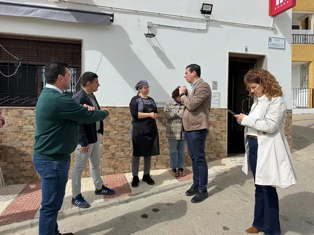 El alcalde de Níjar visita el barrio de Las Hortichuelas