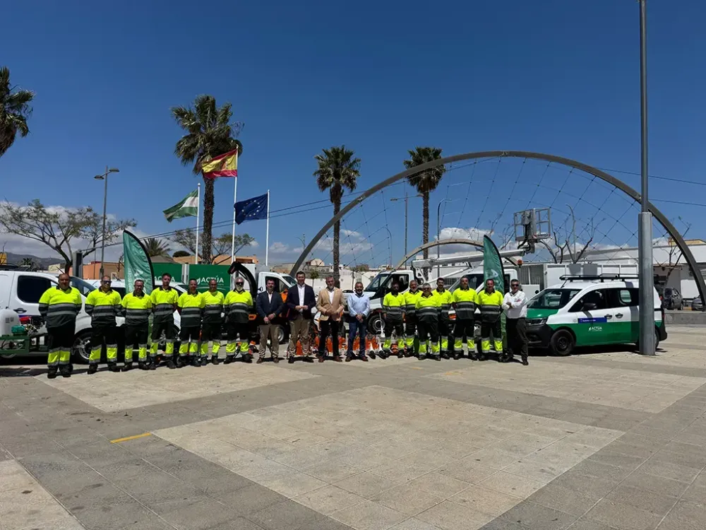 Níjar moderniza la flota de vehículos y herramientas de trabajo para el servicio de limpieza y mantenimiento de zonas verdes