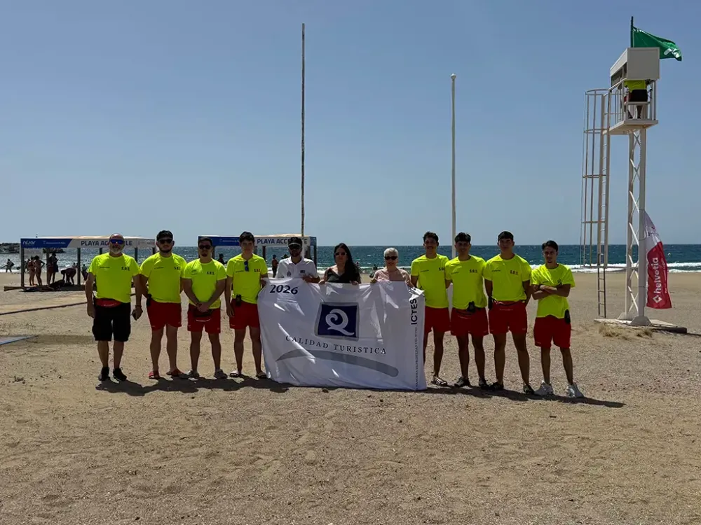 Las banderas ‘Q de calidad turística’ vuelven a ondear en las playas de San José y de Aguamarga