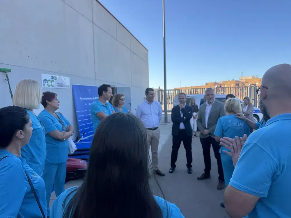 Níjar refuerza la limpieza de sus edificios públicos con más inversión, medios, personal y control del servicio
