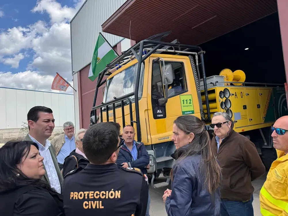Nuevo paso adelante en la mejora de la seguridad: Protección Civil de Níjar ya dispone de un camión autobomba del INFOCA