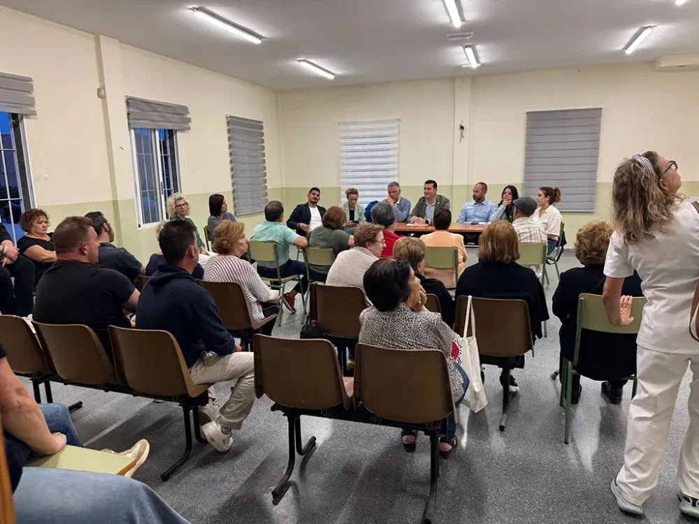 Alcalde y concejales se reúnen con vecinos de Ruescas