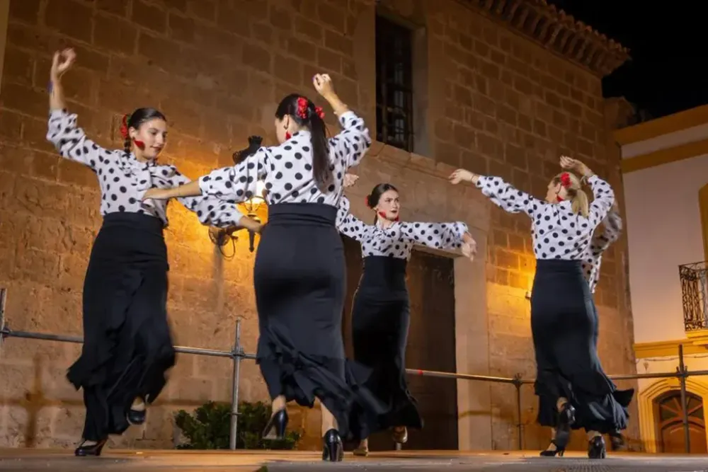 La Villa de Níjar acoge un encuentro de folclore entre Las Refajonas y la academia de baile María Jesús de Carboneras