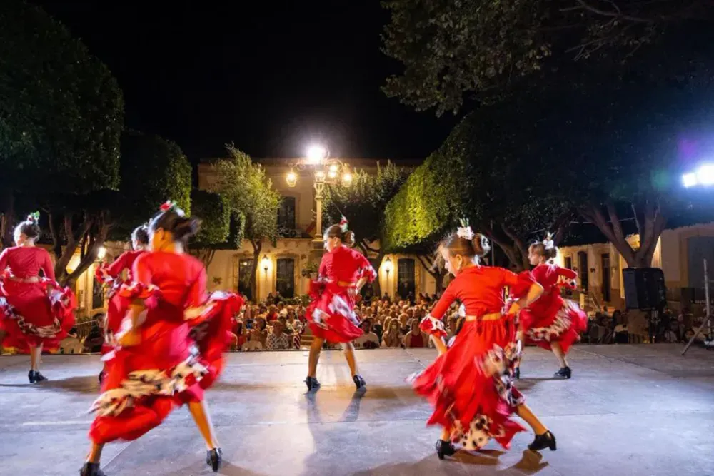 La Villa de Níjar acoge un encuentro de folclore entre Las Refajonas y la academia de baile María Jesús de Carboneras