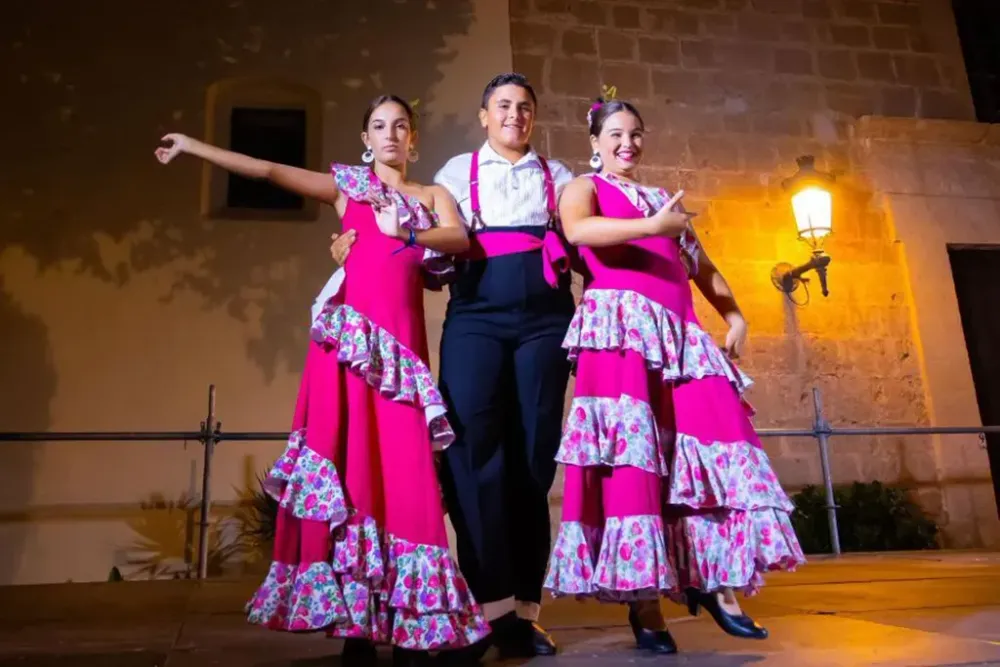 La Villa de Níjar acoge un encuentro de folclore entre Las Refajonas y la academia de baile María Jesús de Carboneras