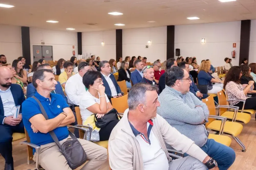 Más de 200 personas asisten a la I Jornada de Concienciación sobre el TEA en Níjar