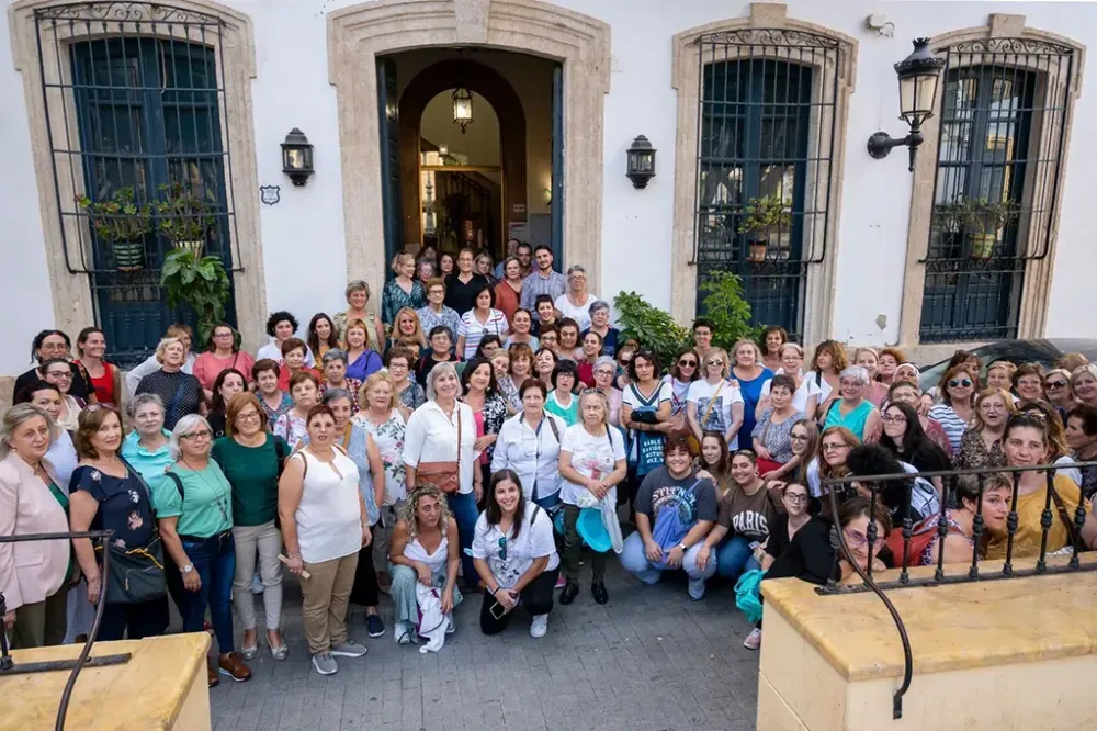 La alcaldesa de Níjar recibe a la Federación de Asociaciones de Mujeres Rurales de Andalucía