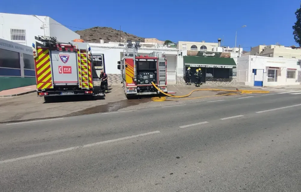 Los bomberos de Níjar intervienen en Pozo de los Frailes apenas un día después de la apertura del nuevo parque