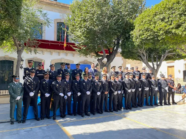 El Ayuntamiento de Níjar homenajea a su Policía Local con un acto institucional solemne y emotivo