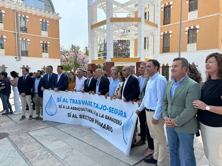 Níjar reclama en Murcia el trasvase Tajo-Segura