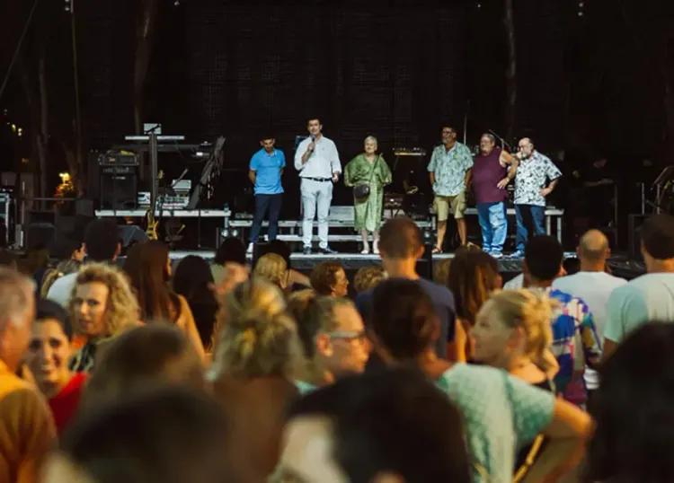 “Ambientazo” en San José, que apura las últimas horas de sus fiestas de verano