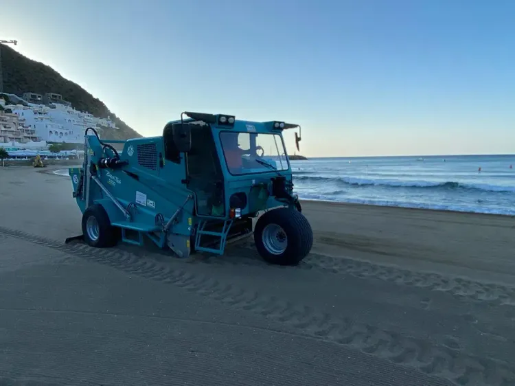Limpieza de playas en el Parque Natural Cabo de Gata-Níjar: el Ayuntamiento retira 7 toneladas de residuos en sólo dos meses