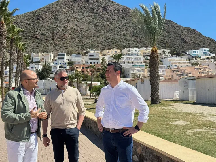 Limpieza de playas en el Parque Natural Cabo de Gata-Níjar: el Ayuntamiento retira 7 toneladas de residuos en sólo dos meses