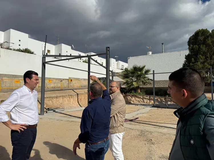 El Ayuntamiento de Níjar inicia la construcción de un centro polivalente en Los Albaricoques para uso y disfrute de los vecinos