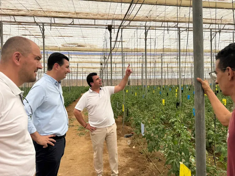 Garrido respalda a los agricultores en la nueva campaña agrícola