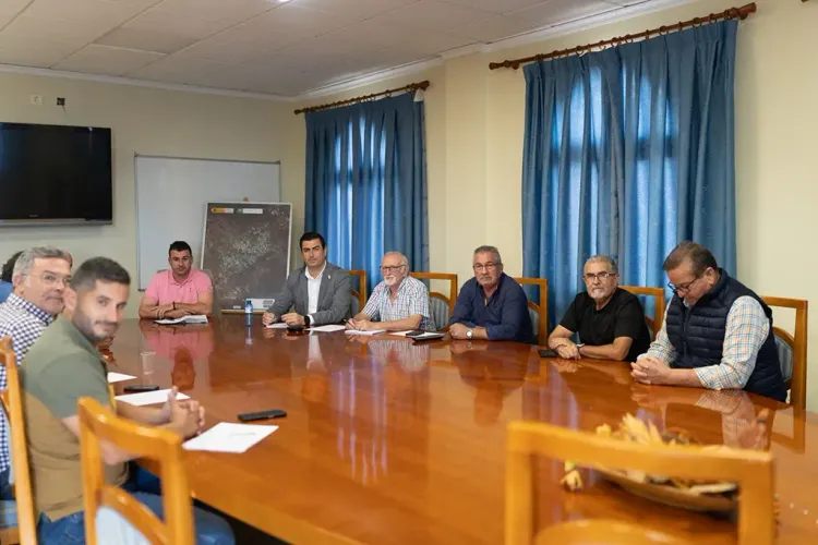 Garrido se reúne con las comunidades de regantes del Campo de Níjar