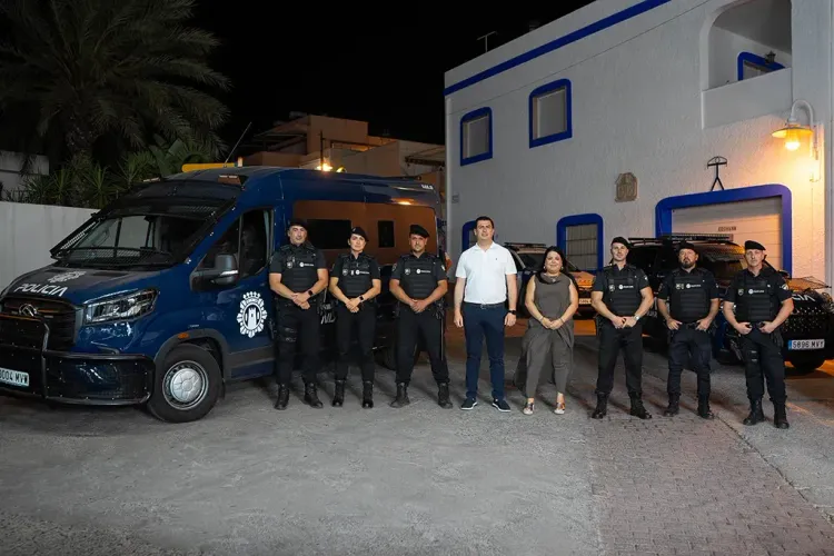 Níjar crea su propio equipo policial especializado para combatir delincuencia y desórdenes públicos