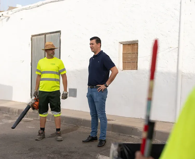 El Ayuntamiento de Níjar intensifica las labores de limpieza en la Isleta del Moro, San José, el Pozo de los Frailes y la Venta del Pobre
