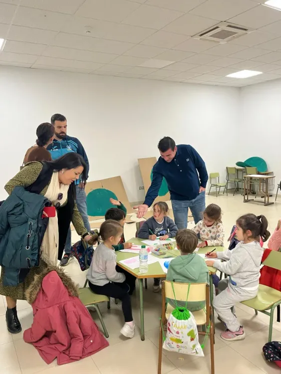 Una Escuela de Navidad en Níjar con actividades deportivas, manualidades, experimentos, robótica y recetas para niños