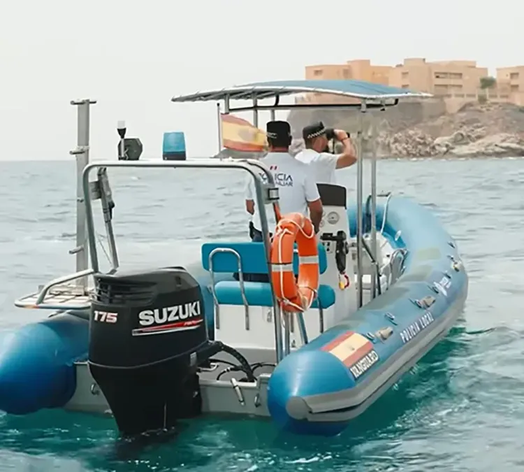 La Policía Local de Níjar vuelve a patrullar por mar otro verano más