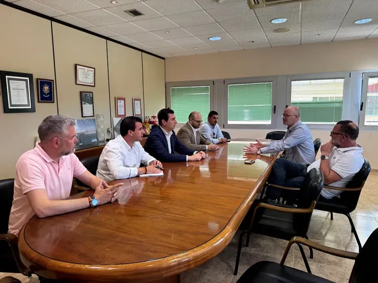 Reunión de trabajo con miembros de la junta directiva de Coprohníjar
