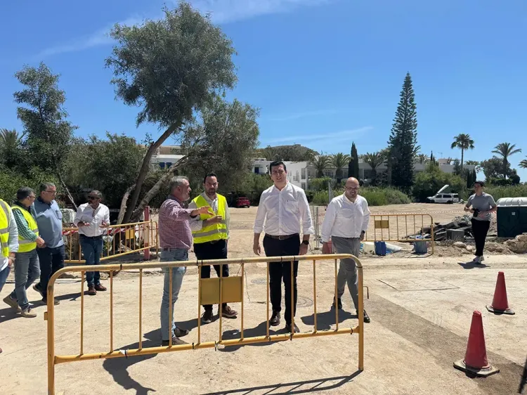 Recta final de las obras para evitar fugas y cortes de agua en la red de abastecimiento de Agua Amarga