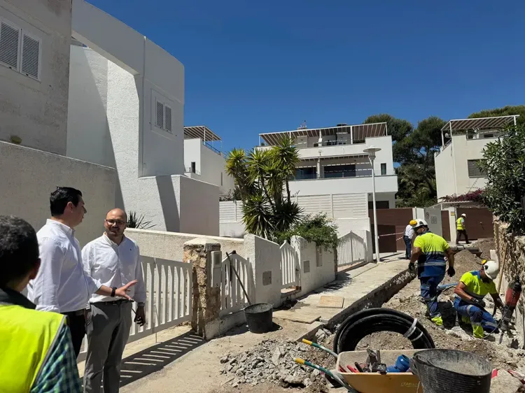 Recta final de las obras para evitar fugas y cortes de agua en la red de abastecimiento de Agua Amarga