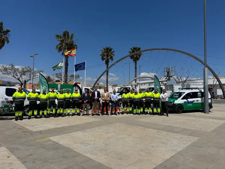 Níjar moderniza la flota de vehículos y herramientas de trabajo para el servicio de limpieza y mantenimiento de zonas verdes