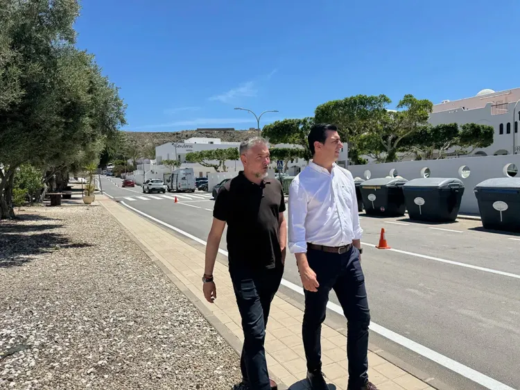 El Ayuntamiento de Níjar inicia la renovación de las señalizaciones horizontales de todo el municipio