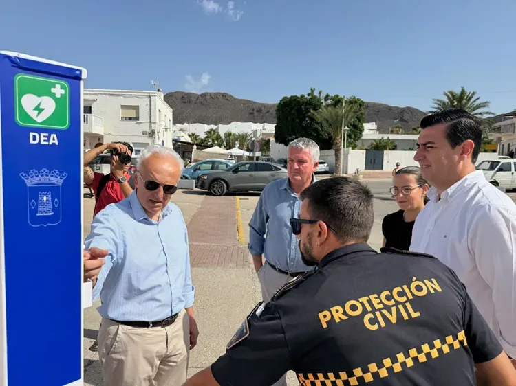 Níjar, municipio ‘cardioasegurado’: ya están instalados los desfibriladores públicos en plazas de ocho núcleos urbanos