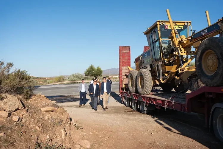 Ayuntamiento de Níjar y Diputación mejoran la vía de servicio entre Venta del Pobre y Agua Amarga