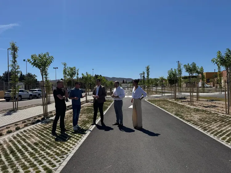 La zona del mercadillo de San Isidro ya está completamente renovada