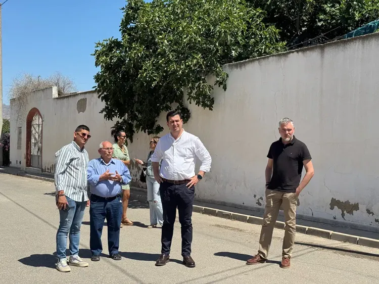 El alcalde de Níjar se reúne con vecinos de Atochares y de Pueblo Blanco