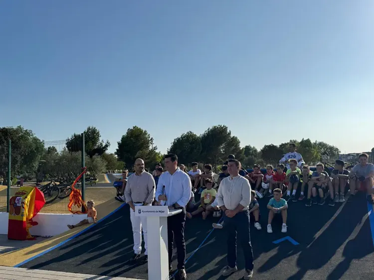 El alcalde de Níjar inaugura en Campohermoso el ‘pumptrack’ más moderno de la provincia